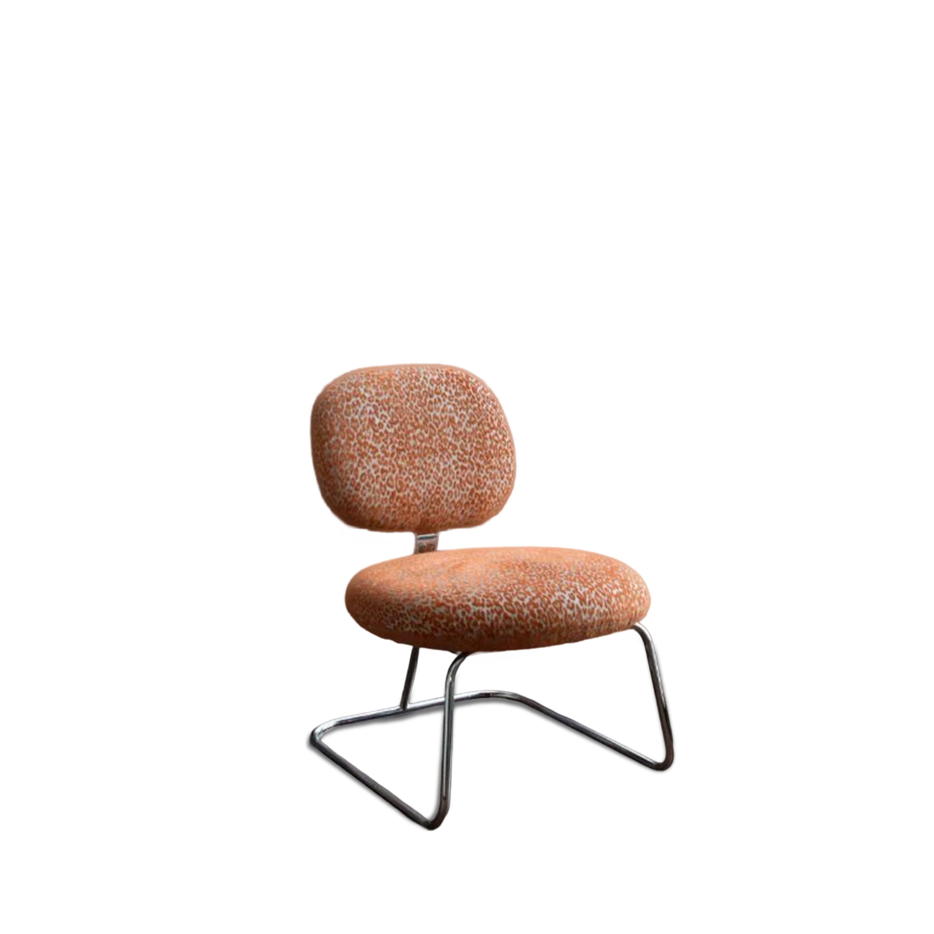 Artifort Vega fauteuil met Aldeco Leopard print, opnieuw gestoffeerd